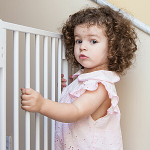 Детские защитные ворота для лестницы