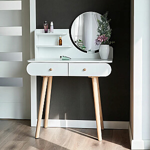 Большой современный косметический туалетный столик с зеркальными полками.