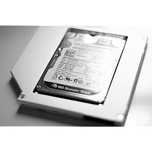 SSD/HDD montāžas rāmis CD/DVD/Blu-ray diskdzinī, SATA uz SATA III, 9,5 mm