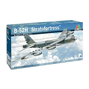 Пластиковая модель B-52H Stratofortress.