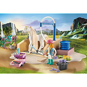 Playmobil World of Horses 71354 Izabella un lauva ar zirgu mazgāšanu