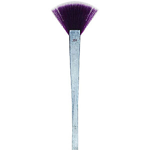 REAL TECHNIQUES Brush Crush Fan Highlighter Brush acu ēnu otiņa.