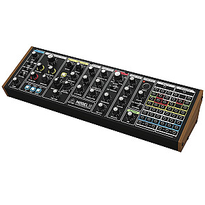 Behringer MODEL 15 - Analogais sintezators