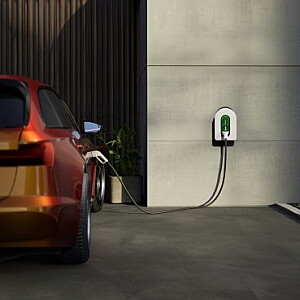 Schneider Electric EVH5A22N2S elektriskā transportlīdzekļa uzlādes stacija Zaļa, Balta Sienas 1
