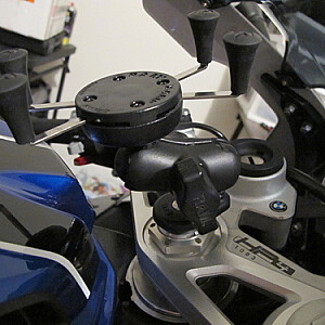 RAM piestiprina X-Grip tālruņa turētāju ar motocikla dakšu pamatni