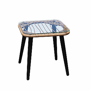 Rotangpalmas dārza mēbeļu komplekts ar krēsliem un galdu ar stikla virsmu.